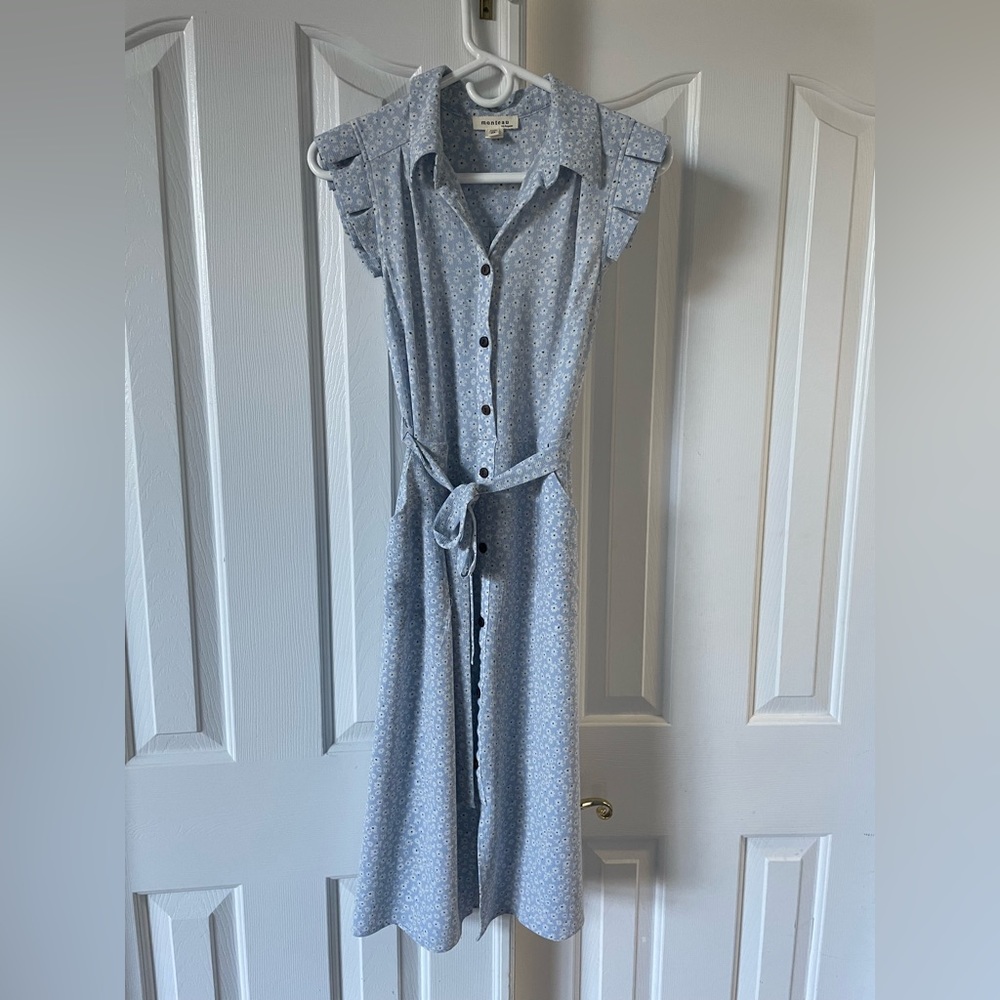 Boutique brand Monteau Los Angeles dress new without tags. Size medium.